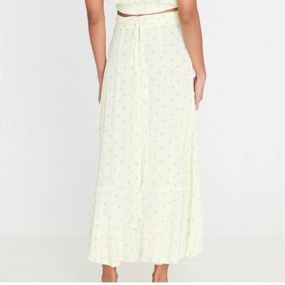 Faithfull the Brand Rare Aubrie Wrap Bow skirt in Bisset Yellow Aqua floral Sz S - Picture 6 of 16